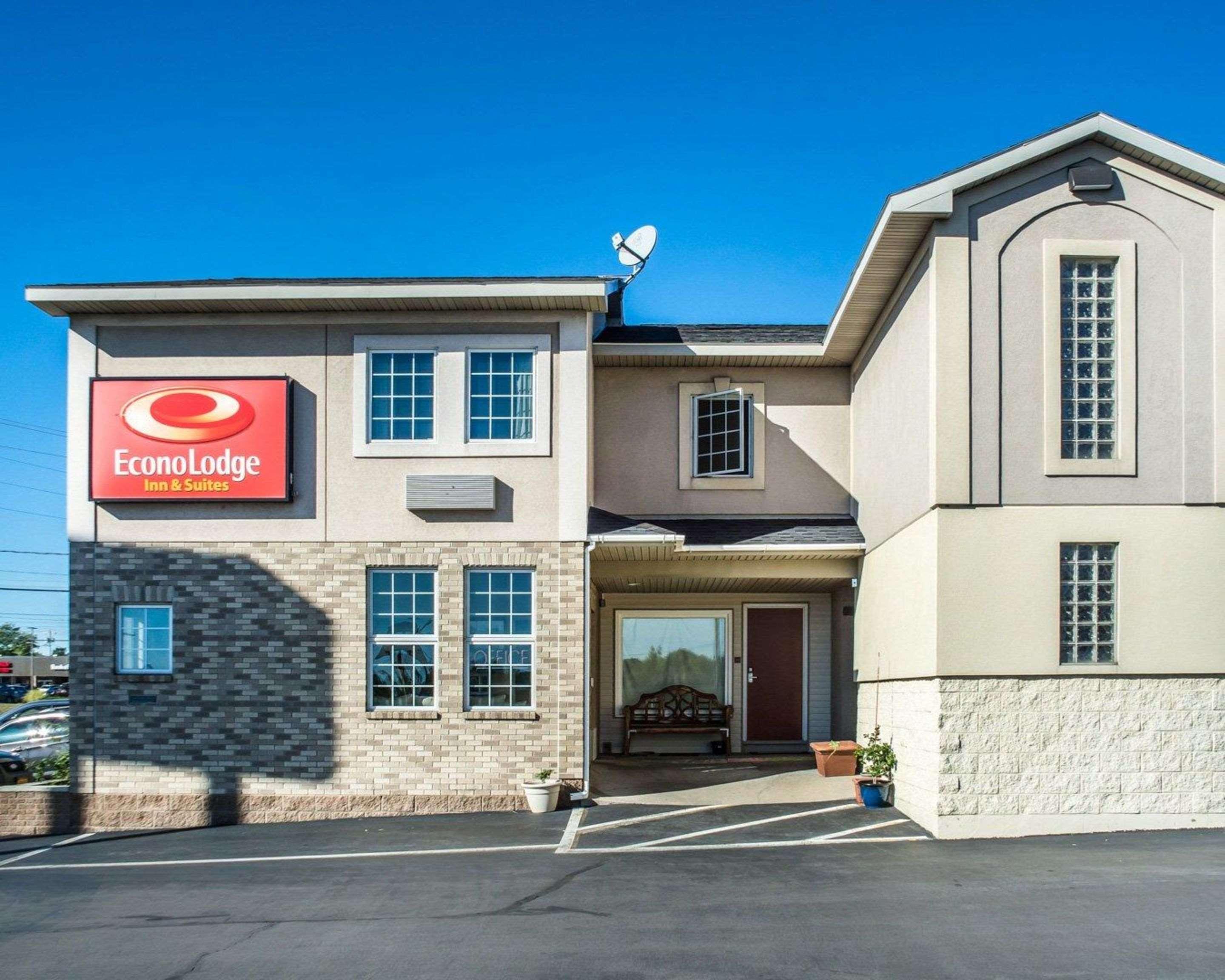 Econo Lodge & Suites Airport North Syracuse Exterior foto
